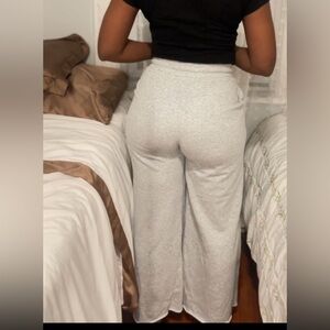 Grey wide leg sweat pants from Fashion Nova🙂